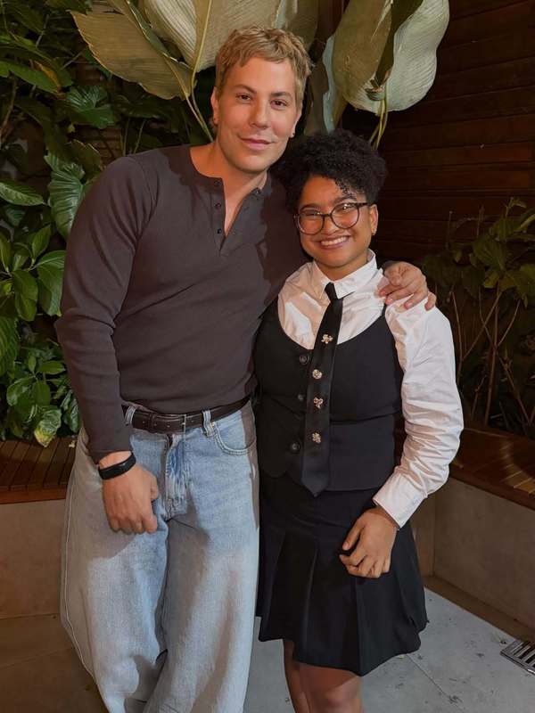 Tia Milena realiza sonho e conhece Christian Chávez, ex-Rebelde