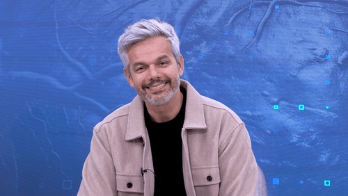 Otaviano Costa tranquiliza fãs após lesão no Domingão: "Está tudo bem"