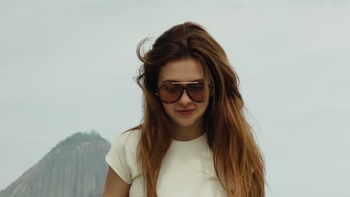 Klara Castanho surge como Maiara em filme sobre Marília Mendonça; veja