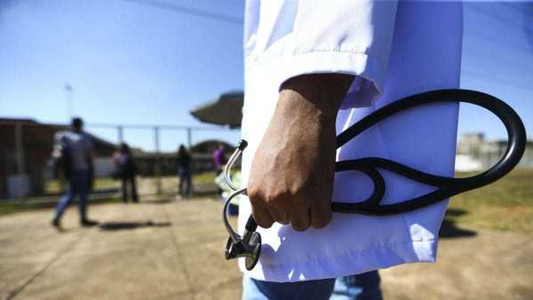 Médica de UTI pediátrica é denunciada por homicídio culposo de 6 crianças