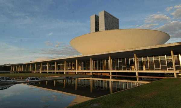 Flávio Dino anula emendas de líderes e cobra partidos