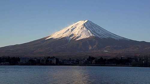 Pai abandona filho de 7 anos no Monte Fuji para continuar caminhada ao cume