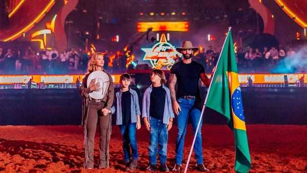 Gusttavo Lima repensa letras com palavrão após cobrança do filho
