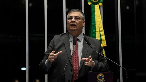 Dino autoriza PF a acessar investigação sobre produtora do 'Dark Horse'