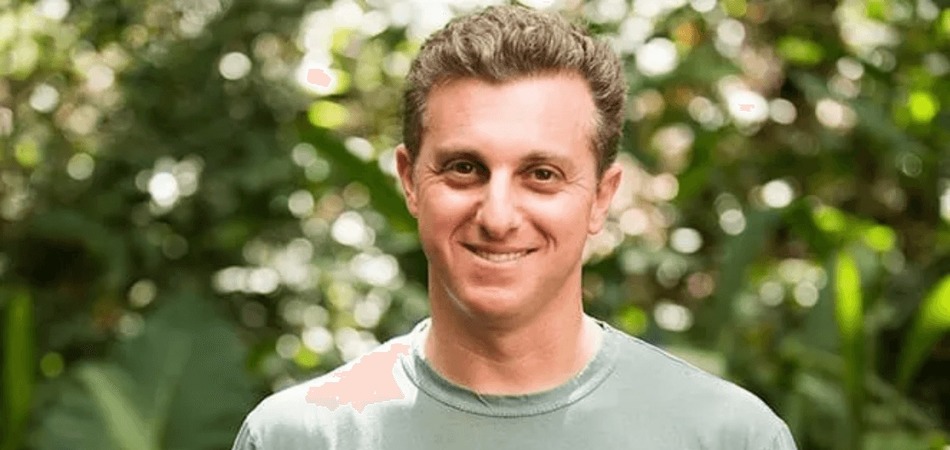 Luciano Huck se retrata com autora de "Quem Ama Cuida" após polêmica