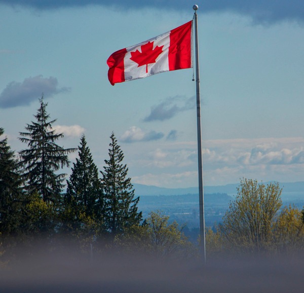 Canadá reage e impõe tarifas de 15% a 50% contra os EUA: "Não escolhemos"