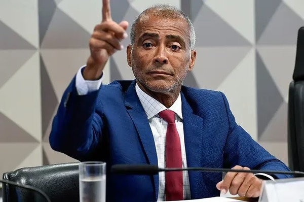 Romário devolve R$ 29 mil aos cofres públicos após viagem