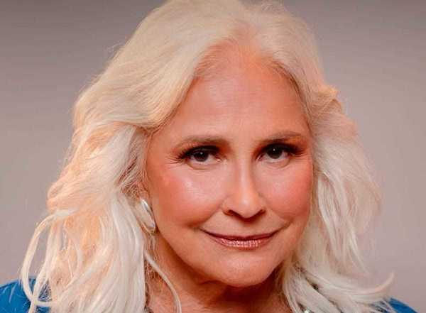Fafá de Belém não faz botox e celebra cabelos brancos: “Marcas de orgulho”