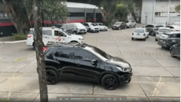 Casal perseguido por criminosos invade batalhão em busca de ajuda em SP