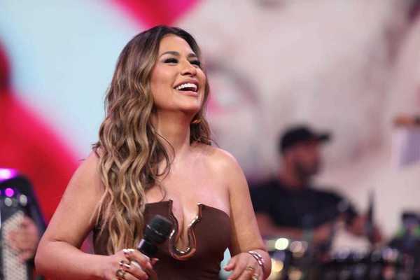 Simone Mendes diz que gosta de fazer tarefas de casa para "se sentir gente"