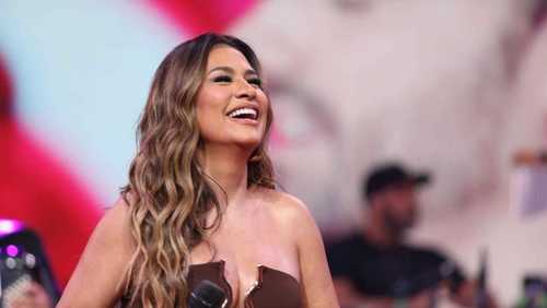Simone Mendes diz que gosta de fazer tarefas de casa para "se sentir gente"
