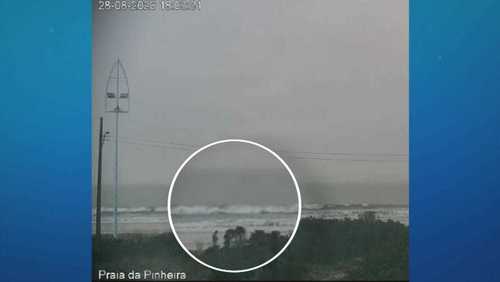 SC: Turista de 39 anos morre após ser atingida por raio na cabeça em praia
