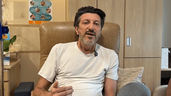Lito Sousa deixa hospital e monta UTI em casa para tratar doença rara