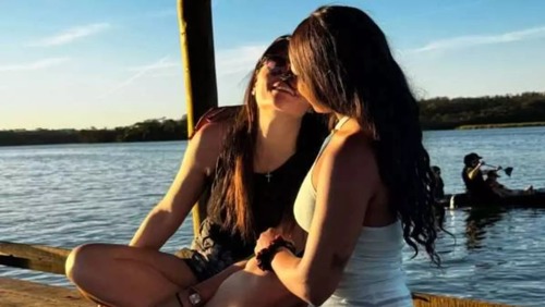 Assumiu? Rebeca Andrade posta foto com empresária e reforça boato de affair