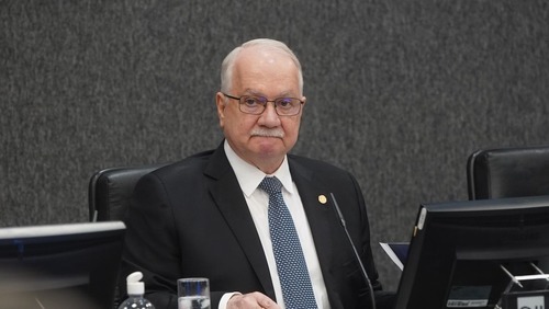 Fachin dá 5 dias para Moraes, Mendonça, PGR e PF explicarem investigações