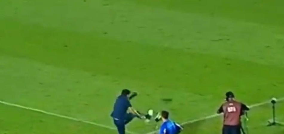 Abel Ferreira, do Palmeiras, é suspenso pelo STJD por dois jogos após chutar microfone da TV Clube