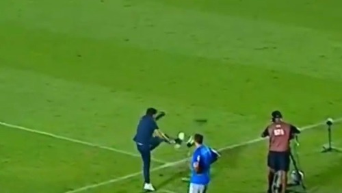 Abel Ferreira, do Palmeiras, é suspenso pelo STJD por dois jogos após chutar microfone da TV Clube