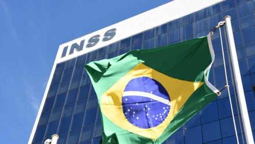 André Mendonça manda soltar suspeitos de desvios no INSS
