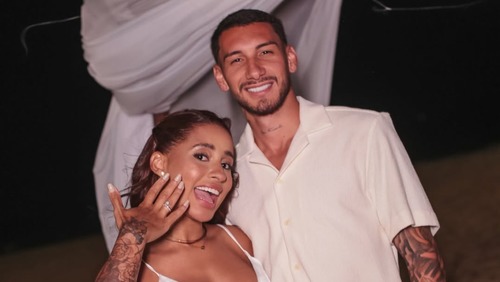 MC Loma é pedida em casamento na praia por Ronald Belé; veja fotos