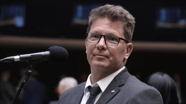 Quem é Mario Frias, ator que virou deputado e alvo da PF sobre ‘Dark Horse’