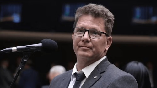 Quem é Mario Frias, ator que virou deputado e alvo da PF sobre ‘Dark Horse’