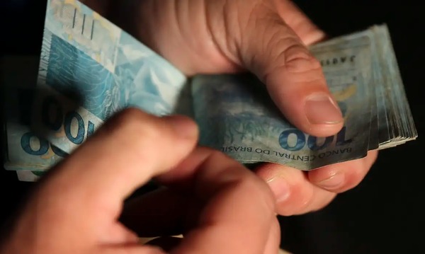 Pais são condenados a pagar R$ 100 mil por expulsar filho de casa em SC