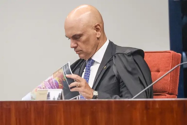 Moraes quebra silêncio e nega conversas com Vorcaro: "Diálogos fantasiosos"