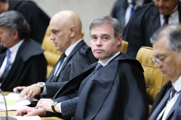 Mendonça presta esclarecimentos sobre investigação contra Vorcaro