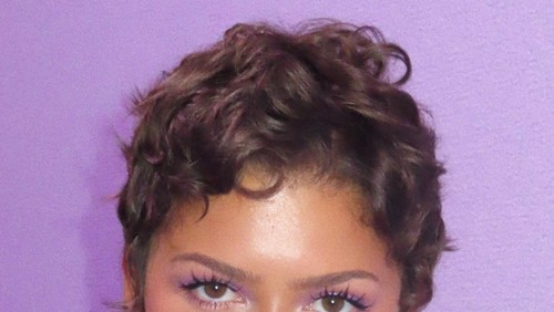 Zendaya muda radicalmente o visual e surpreende no Emmy 2026; veja fotos