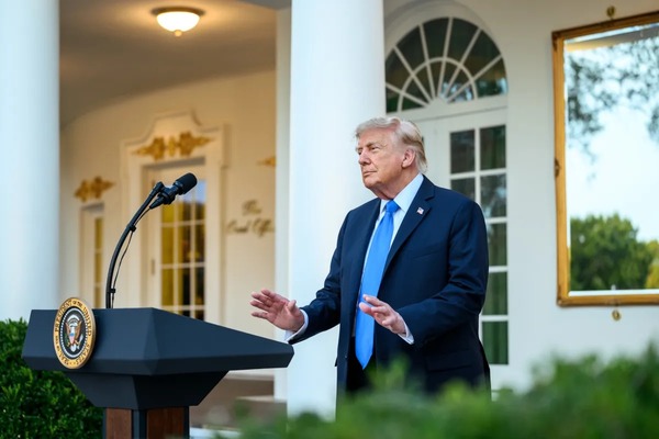 Trump rejeita pacto para frear IA e alerta contra queda nos EUA