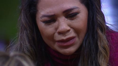 Mãe de Lexa chora após atrito com Renata Del Bianco: 'Isoladinha'
