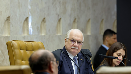 Fachin vota para separar ações contra Moraes e Mendonça; Dino discorda