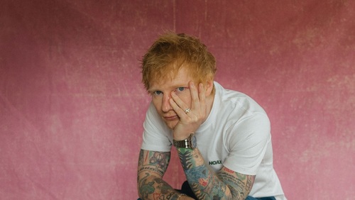 Polêmica com “Palestina Livre” faz banda deixar turnê de Ed Sheeran