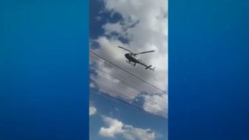 Criança atira na própria cabeça e sofre acidente a caminho do hospital