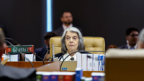 Estou em estado de consternação e tristeza nesta sessão, diz Cármen Lúcia