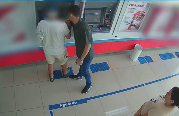 Irmãos são presos por aplicarem 'golpe do chupa-cabra' contra turista