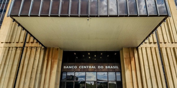 Banco Central reduz juros básicos para 13,75% ao ano