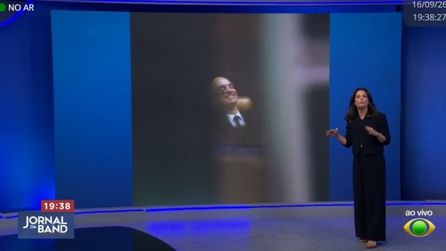 Sorrisos de Alexandre de Moraes em sessões geram polêmica no STF
