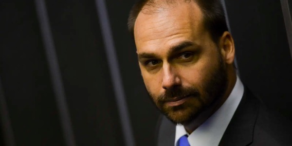 Ministério da Justiça demite Eduardo Bolsonaro por abandono de cargo