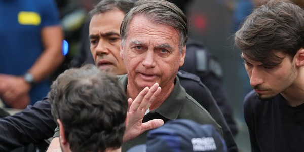 Defesa de Bolsonaro desiste de suspensão da pena