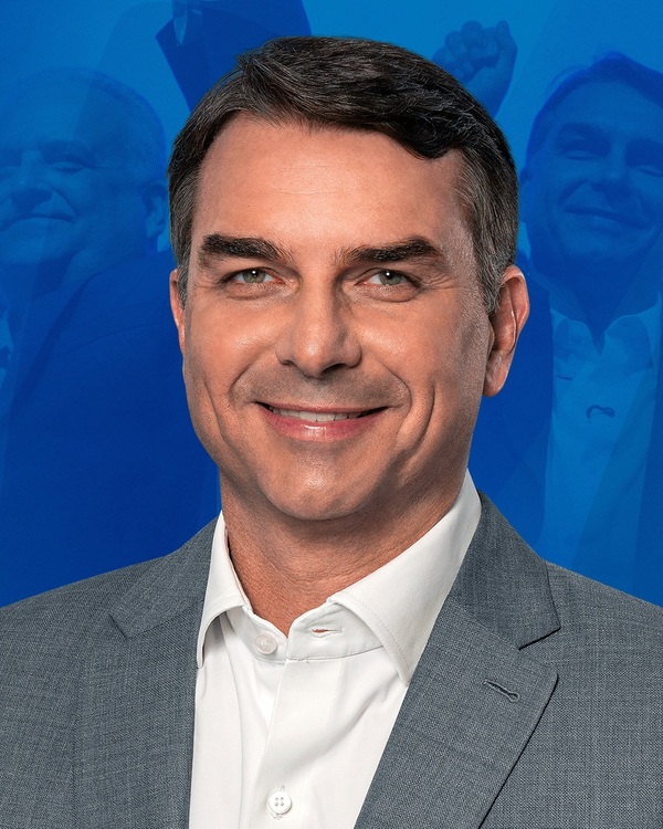 Entenda a divisão do jatinho que levou Flávio Bolsonaro e Moraes