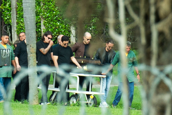 Equipe de Rick explica velório fechado: 'Ontem sepultamos Geraldo'