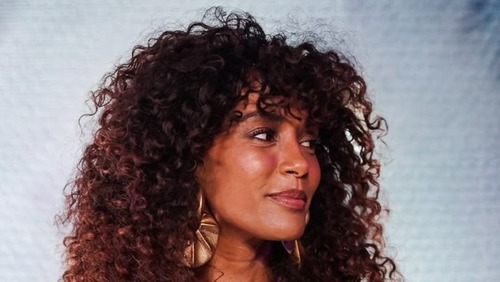 Taís Araújo reflete sobre desfilar em Paris: "A gente vale muito"