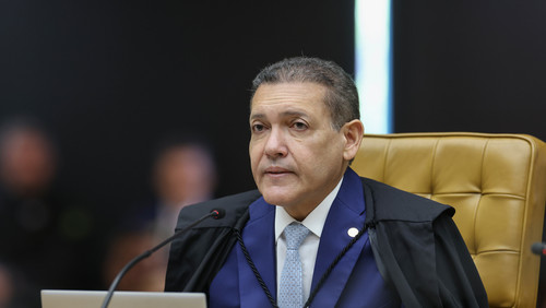 Nunes Marques aciona Fachin após nova polêmica e cita 'erosão democrática'