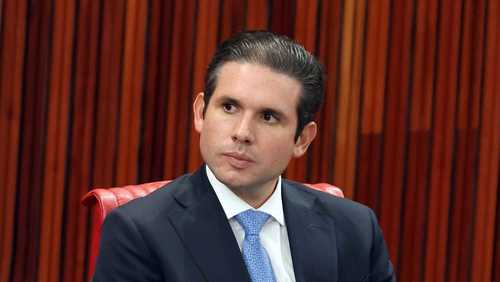 Hugo Motta nega irregularidades após vazamento de mensagens com Vorcaro