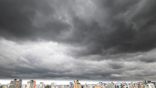 1º turno: chuva e temporais devem atingir 19 estados no domingo de eleições