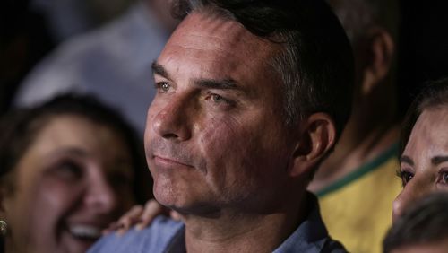 Mendonça multa Flávio por impulsionar post negativo contra Lula