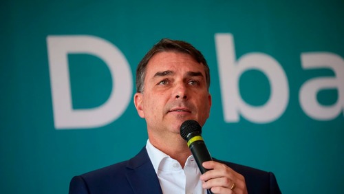 Flávio Bolsonaro lista "PECs possíveis" e defende alterações na Constituição