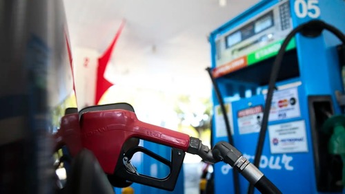 Lula zera tributos federais da gasolina antes do 2º turno