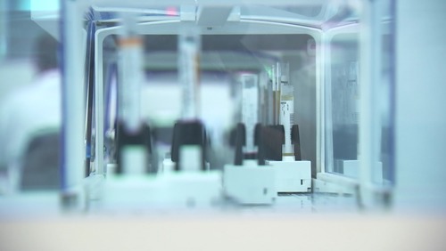 Biópsia líquida para detectar 50 tipos de câncer chega ao Brasil; entenda